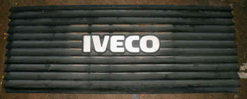 IVECO MK 80-13 Teile Frontverkleidung mitte GL135